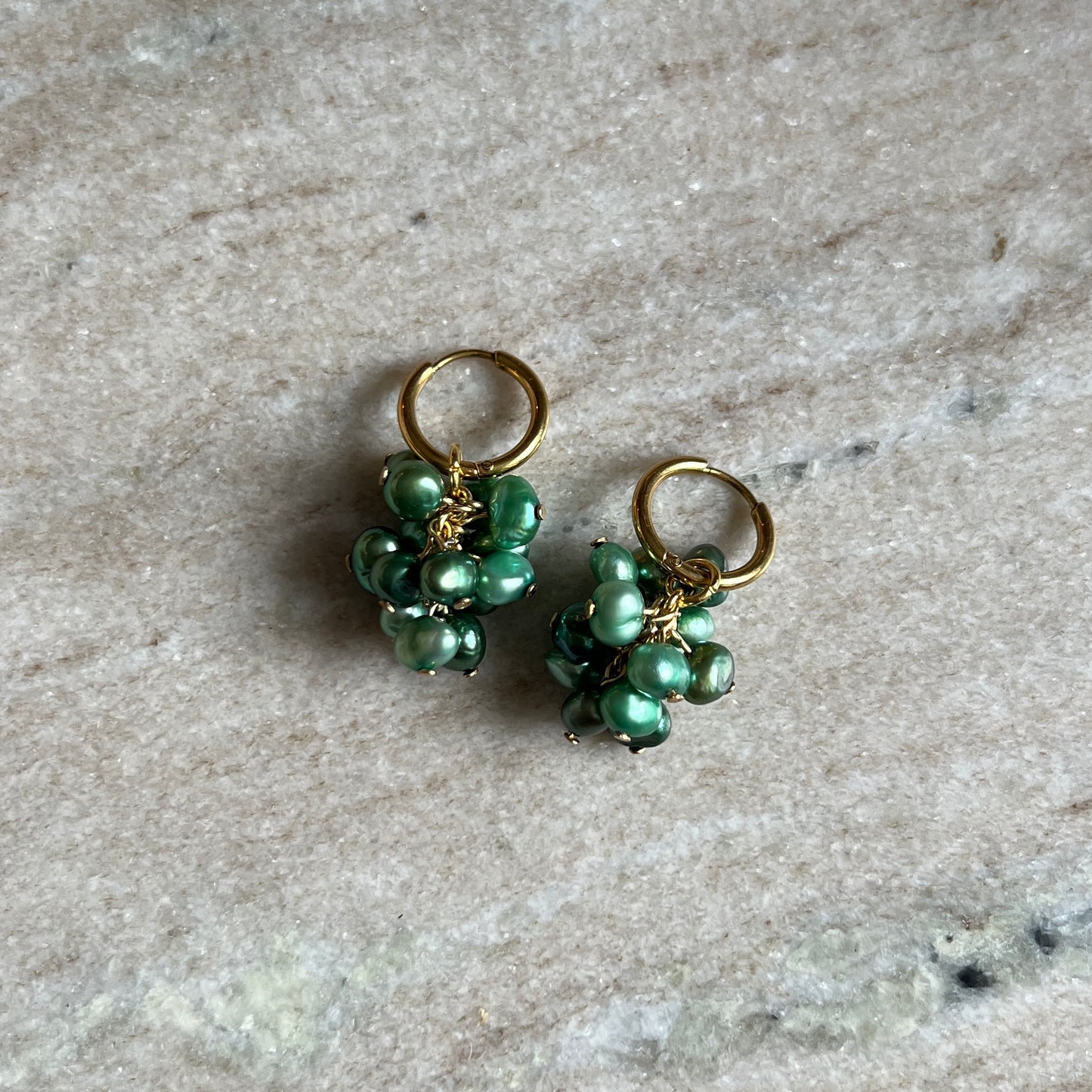 Pearl cluster -korvakorut