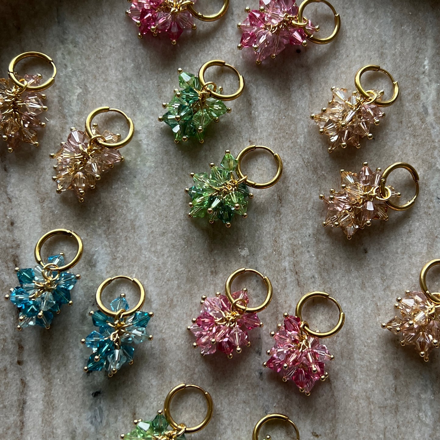 Crystal cluster -korvakorut