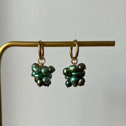 Pearl cluster -korvakorut