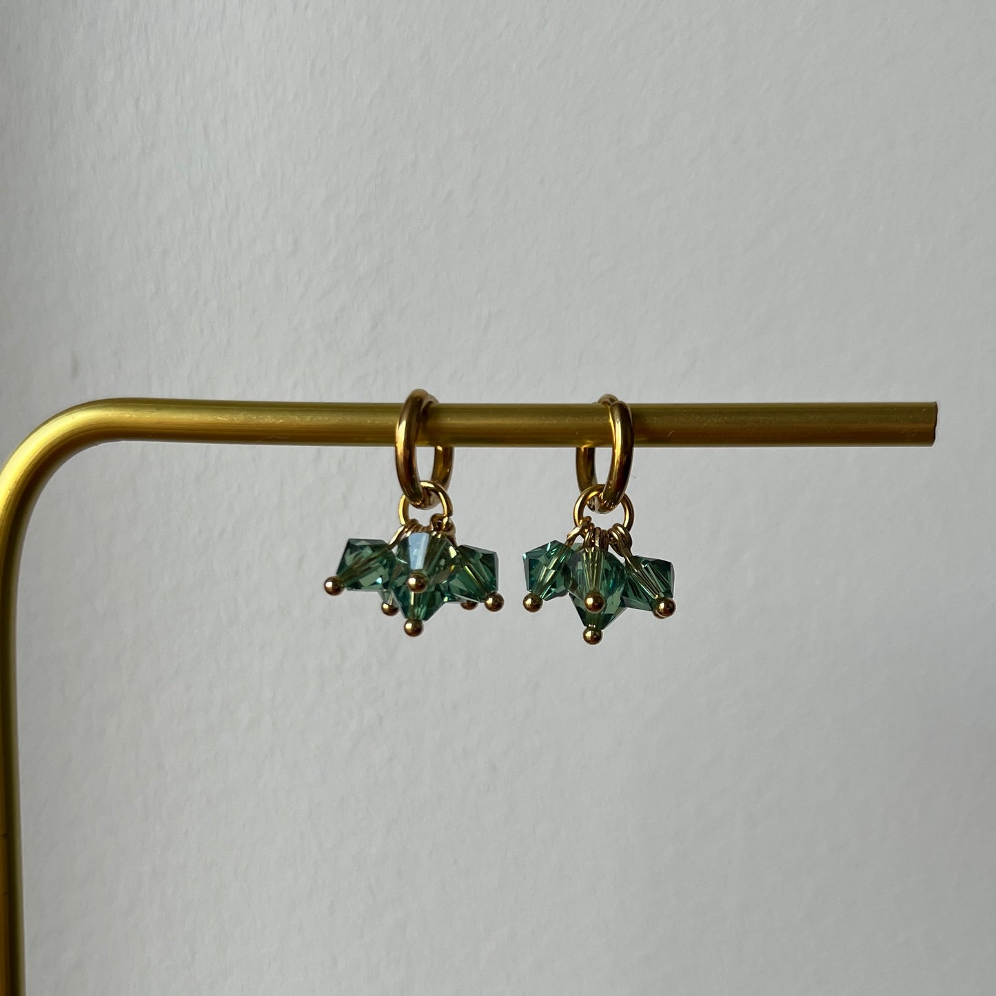 6 kristallia -korvakorut