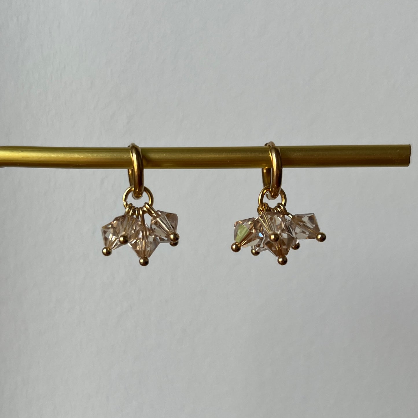 6 kristallia -korvakorut