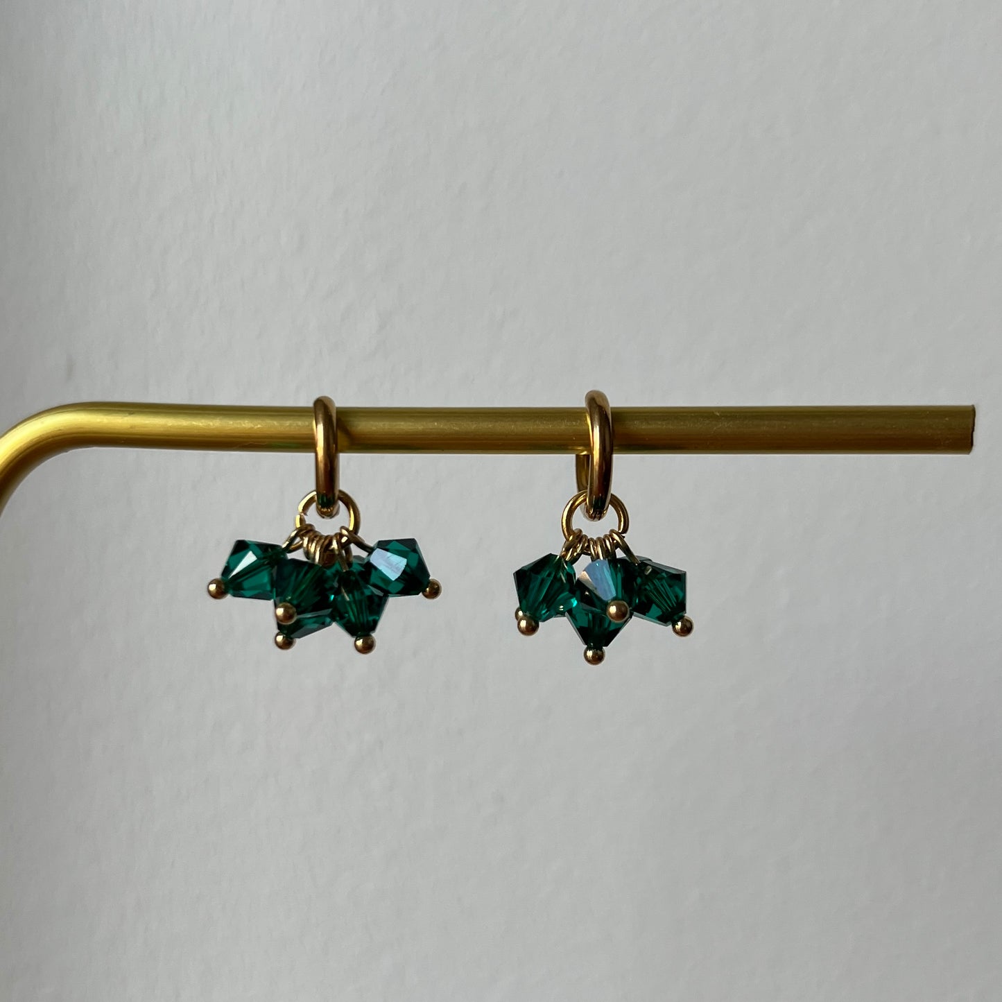 6 kristallia -korvakorut