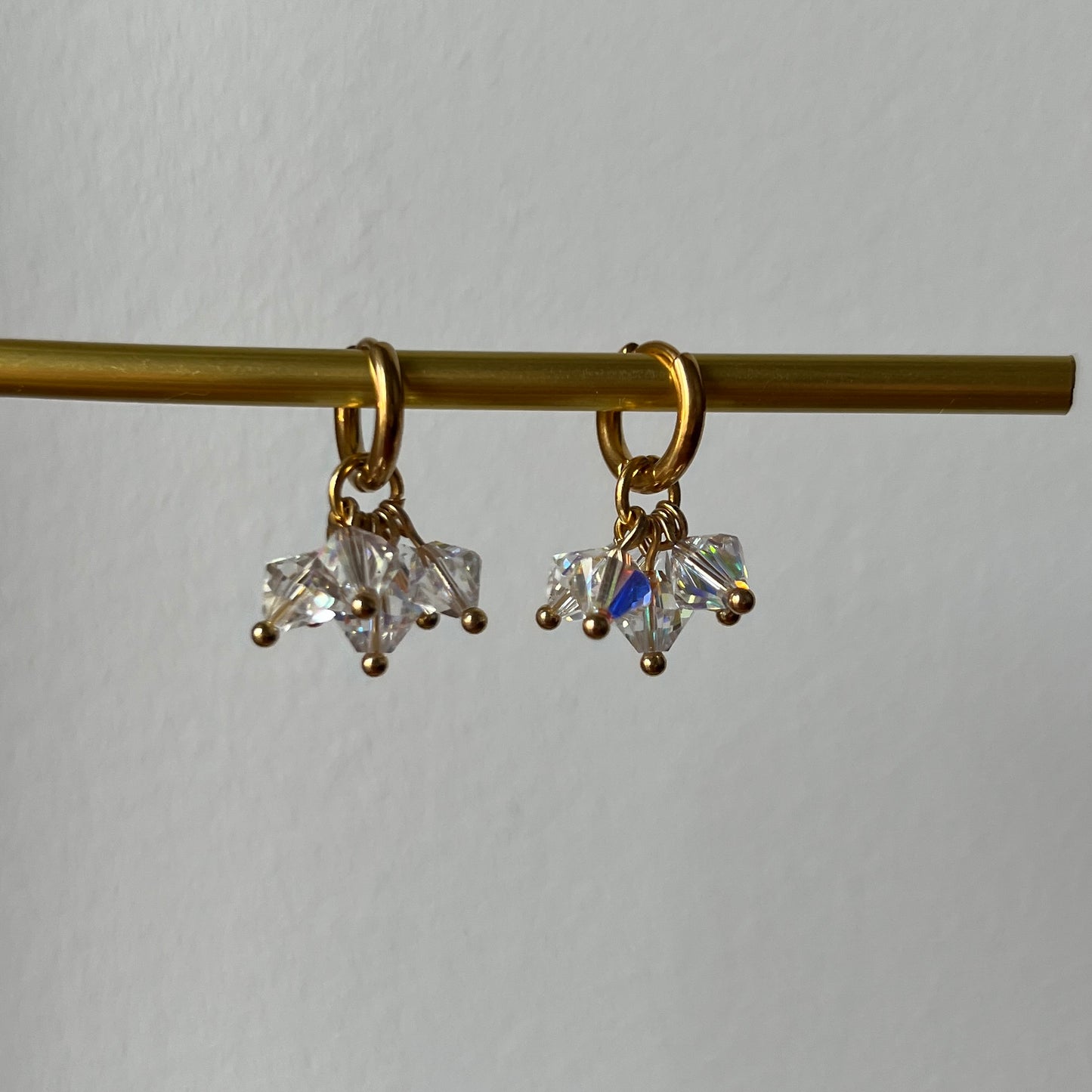 6 kristallia -korvakorut