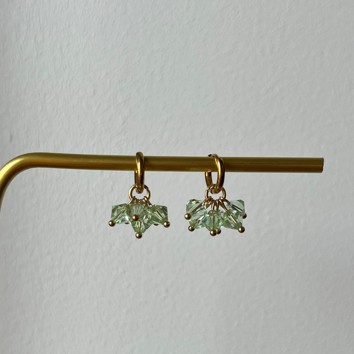 6 kristallia -korvakorut