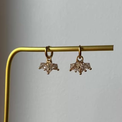 6 kristallia -korvakorut